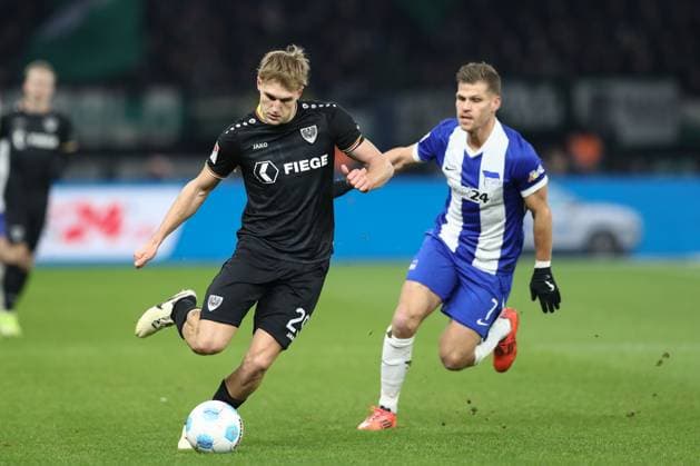 13 12 2024, xtgx, Soccer 2 Bundesliga, Hertha BSC Berlin SC Preussen Muenster emspor, v l Lukas Frenkert Münster, 29 , Florian Niederlechner Hertha, 7 DFL DFB REGULATIONS PROHIBIT ANY USE OF PHOTOGRAPHS as IMAGE SEQUENCES and or QUASI VIDEO Berlin