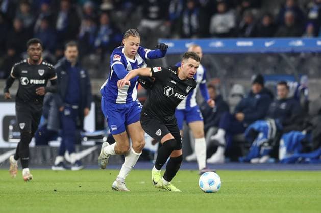 13 12 2024, xtgx, Football 2 Bundesliga, Hertha BSC Berlin SC Preussen Muenster emspor, v l Derry Scherhant Hertha, 39 , Yassine Baouchama Münster, 5 Zweikampf, Duell, Kampf, tackle DFL DFB REGULATIONS PROHIBIT ANY USE OF PHOTOGRAPHS as IMAGE SEQUENCES and or QUASI VIDEO Berlin