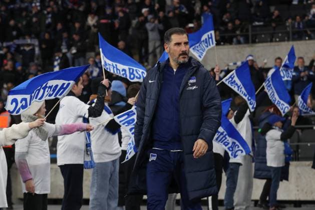 13 12 2024, xtgx, Soccer 2 Bundesliga, Hertha BSC Berlin SC Preussen Muenster emspor, v l Cristian Fiel Hertha, Coach DFL DFB REGULATIONS PROHIBIT ANY USE OF PHOTOGRAPHS as IMAGE SEQUENCES and or QUASI VIDEO Berlin
