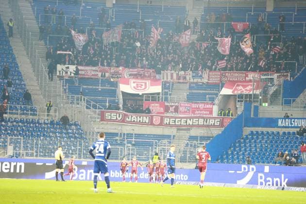 13 12 2024, xrekx, Fußball 2 Bundesliga, Karlsruher SC Jahn Regensburg emspor, v l Die Fans von Jahn Regensburg DFL DFB REGULATIONS PROHIBIT ANY USE OF PHOTOGRAPHS as IMAGE SEQUENCES and or QUASI VIDEO Karlsruhe