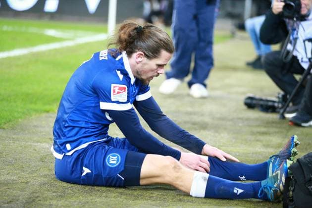 13 12 2024, xrekx, Soccer 2 Bundesliga, Karlsruher SC Jahn Regensburg emspor, v l Sebastian Jung Karlsruher SC DFL DFB REGULATIONS PROHIBIT ANY USE OF PHOTOGRAPHS as IMAGE SEQUENCES and or QUASI VIDEO Karlsruhe