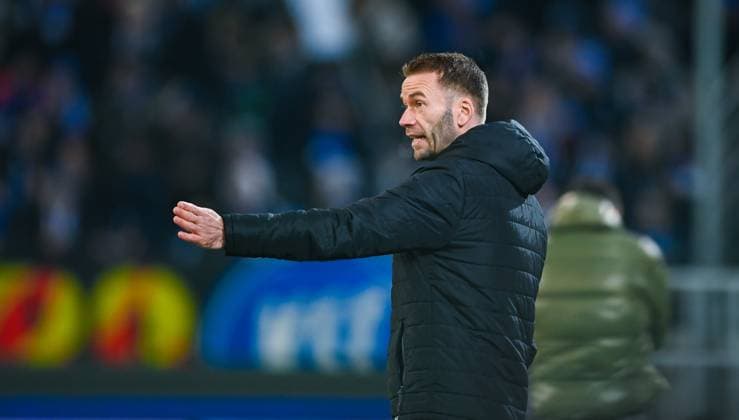 Coach Andreas Patz Jahn Regensburg gestures during the 2 Bundesliga match between Karlsruher SC and Jahn Regensburg at BBBank Wildpark on December 13, 2024 in Karlsruhe, Germany Photo by Silas Schueller DeFodi Images Trainer Andreas Patz Jahn Regensburg gestures during the 2 Bundesliga match between Karlsruher SC and Jahn Regensburg at BBBank Wildpark on December 13, 2024 in Karlsruhe, Germany Photo by Silas Schueller DeFodi Images DFB DFL REGULATIONS PROHIBIT ANY USE OF PHOTOGRAPHS AS IMAGE SEQUENCES AND OR QUASI VIDEO Photo by Silas Schueller DeFodi Images Defodi 738 738 KSCREG 20241213 803 Defodi-738 DFB DFL REGULATIONS PROHIBIT ANY USE OF PHOTOGRAPHS AS IMAGE SEQUENCES AND OR QUASI-VIDEO.