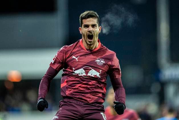 Cheers after Leipzigs Andre Silva scores from the penalty spot to make it 2-0 Soccer 1 Bundesliga, Matchday 13 Holstein Kiel RB Leipzig 7 December 2024 Kiel, Holstein Stadion Holstein Kiel RB Leipzig