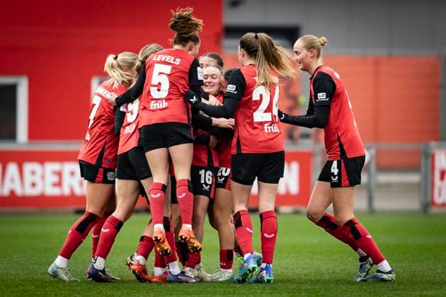 Sport Themen der Woche KW50 Sport Bilder des Tages Frauen Fußball-Bundesliga; Bayer 04 Leverkusen - SC Freiburg, 14.12.2024 Torjubel nach dem 1:0 durch Sofie Zdebel (Bayer 04 Leverkusen, 16); Bayer 04 Leverkusen - SC Freiburg an Spieltag 12 der Google Pixel Frauen-Bundesliga am 14.12.2024 im Ulrich-Haberland-Stadion in Leverkusen (Nordrhein-Westfalen). DFL REGULATIONS PROHIBIT ANY USE OF PHOTOGRAPHS AS IMAGE SEQUENCES AND OR QUASI-VIDEO. *** Womens Soccer Bundesliga Bayer 04 Leverkusen SC Freiburg, 14 12 2024 Goal celebration after the 1 0 by Sofie Zdebel Bayer 04 Leverkusen, 16 Bayer 04 Leverkusen SC Freiburg on matchday 12 of the Google Pixel Womens Bundesliga on 14 12 2024 at Ulrich Haberland Stadium in Leverkusen North Rhine-Westphalia DFL REGULATIONS PROHIBIT ANY USE OF PHOTOGRAPHS AS IMAGE SEQUENCES AND OR QUASI VIDEO Copyright: xBEAUTIFULxSPORTS AxelxKohringx