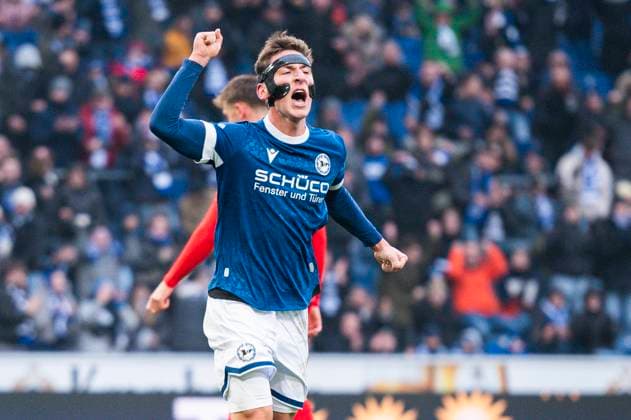 14 12 2024 Soccer, 2024 2025, 3 Liga, Matchday 18, DSC Arminia Bielefeld SpVgg Unterhaching Marius Wörl Bielefeld cheers after his goal for 1 1 DFB REGULATIONS PROHIBIT ANY USE OF PHOTOGRAPHS AS IMAGE SEQUENCES AND OR QUASI VIDEO Bielefeld North Rhine-Westphalia Germany Schüco Arena