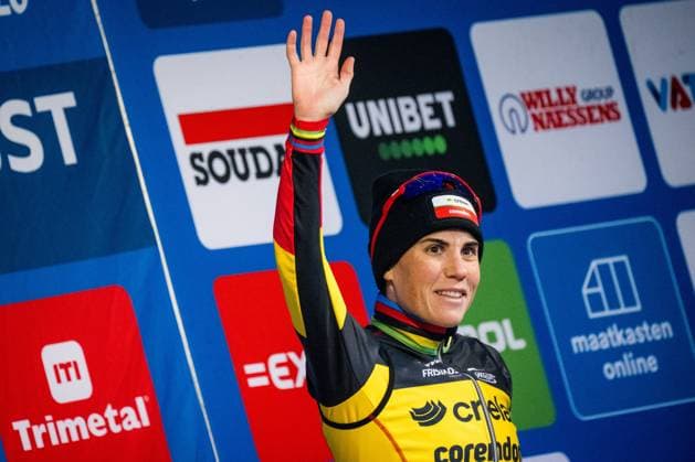 Belgian Sanne Cant pictured on the podium after the women s elite race at the Herentals Crosst cyclocross cycling event on Saturday 14 December 2024 in Herentals, stage 4 8 in the X2O Badkamers Trofee Veldrijden competition. JASPERxJACOBS  x108251900x