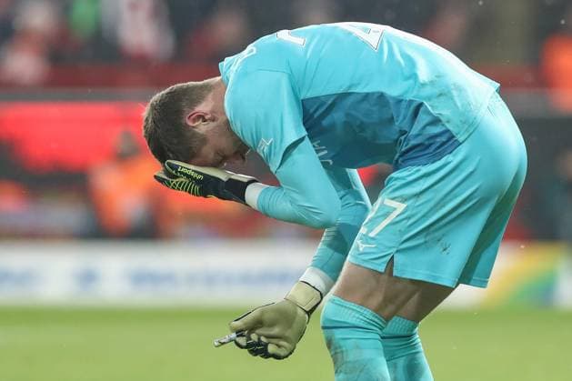 Sport Themen der Woche KW50 14.12.2024, xtgx, Fussball 1. Bundesliga, 1. FC Union Berlin - VfL Bochum emspor, v.l. Patrick Drewes (Bochum, 27) von Feuerzeug getroffen (DFL DFB REGULATIONS PROHIBIT ANY USE OF PHOTOGRAPHS as IMAGE SEQUENCES and or QUASI-VIDEO) Berlin *** 14 12 2024, xtgx, Soccer 1 Bundesliga, 1 FC Union Berlin VfL Bochum emspor, v l Patrick Drewes Bochum, 27 hit by lighter DFL DFB REGULATIONS PROHIBIT ANY USE OF PHOTOGRAPHS as IMAGE SEQUENCES and or QUASI VIDEO Berlin