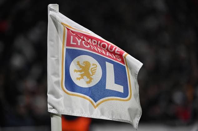 12 12 2024, xjhx, Football UEFA Europa League, Olympique Lyon Eintracht Frankfurt emspor, v l Lyon Crest Branding Logo Brand Corner Flag UEFA REGULATIONS PROHIBIT ANY USE OF PHOTOGRAPHS as IMAGE SEQUENCES and or QUASI VIDEO Lyon