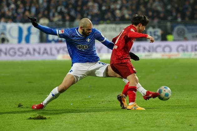 2024 12 14 xJFAx 2 Bundesliga SV Darmstadt 98 1 FC Kaiserslautern v l , Aleksander Vukovic SV Darmstadt 98 , Daisuke Yokota 1 FC Kaiserslautern , Zweikampf, Action, Aktion, Battles for the Ballw DFL DFB REGULATIONS PROHIBIT ANY USE OF PHOTOGRAPHS as IMAGE SEQUENCES and or QUASI VIDEO Copyright: JoaquimxFerreira