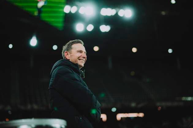 ADMIRAL Bundesliga FC Red Bull Salzburg vs SK Austria Klagenfurt SALZBURG, AUSTRIA - DECEMBER 14: Coach Pepijn Lijnders of FC Red Bull Salzburg performs during the ADMIRAL Bundesliga match FC Red Bull Salzburg vs. SK Austria Klagenfurt on December 14, 2024 in Salzburg, Austria. Copyright: xAndreasxSchaadx-xFCxRedxBullxSalzburgx AS3_0065