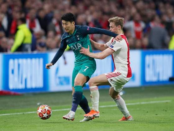 Ajax v Tottenham Hotspur - UEFA Champions League - Semi Final - Second Leg - Johan Cruijff ArenA May 8, 2019 - Amsterdam, United Kingdom - Son Heung-Min of Tottenham tackled by Frenkie de Jong of Ajax during the UEFA Champions League match at the Johan Cruyff Arena, Amsterdam. Picture date: 8th May 2019. Picture credit should read: David Klein Sportimage Amsterdam United Kingdom EDITORIAL USE ONLY Copyright: xx ZUMA-20190508_zaf_si1_040.jpg DavidxKleinx csmphototwo535235