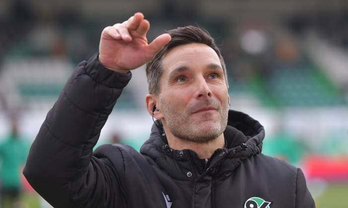 15 12 2024, xblx, Fußball 2 Bundesliga, Spvgg Greuther Fuerth Hannover 96 emspor, v l Trainer Stefan Leitl Coach Hannover 96 DFL DFB REGULATIONS PROHIBIT ANY USE OF PHOTOGRAPHS as IMAGE SEQUENCES and or QUASI VIDEO Fuerth
