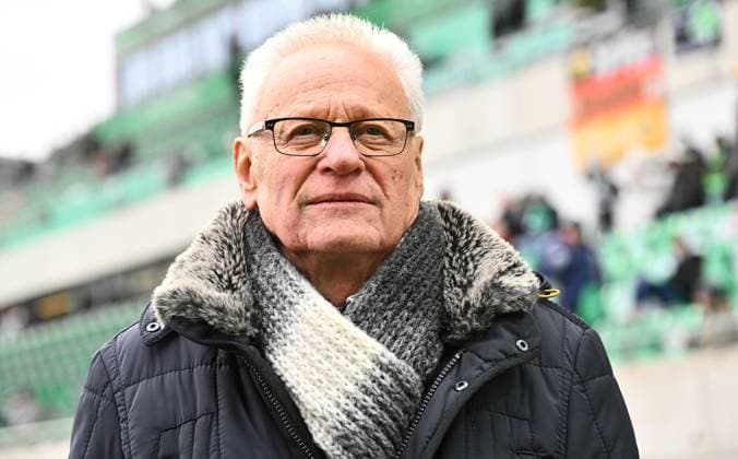 15 12 2024 Soccer Season 2024 2025 2 Soccer Bundesliga 16 Matchday SpVgg Greuther Fürth Kleeblatt Hannover 96 Sportfoto Zink xwoxzix DFL regulations prohibit any use of photographs as image sequences and or quasi video only for editorial use Peter Löwer SpVgg Legende