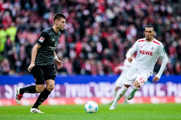 2 Bundesliga 1 FC Köln 1 FC Nürnberg 15 12 2024 duel Robin Knoche 1 FC Nürnberg, 31 , Damion Downs 1 FC Köln, 42 2 Bundesliga 1 FC Köln 1 FC Nürnberg, Köln, Rheinenergiestadion am 15 12 2024 DFL REGULATIONS PROHIBIT ANY USE OF PHOTOGRAPHS AS IMAGE SEQUENCES AND OR QUASI VIDEO Copyright: xBEAUTIFULxSPORTS Wunderlx