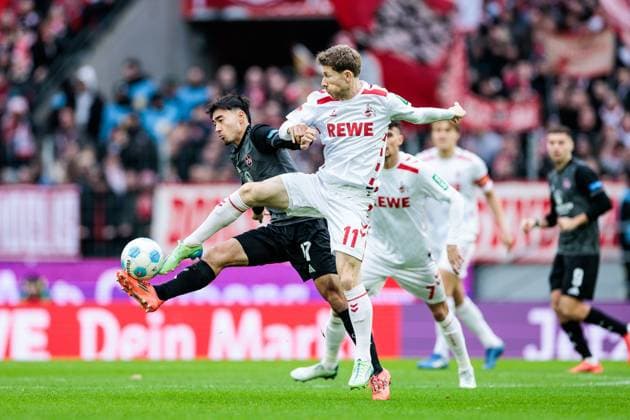 2 Soccer Bundesliga 1 FC Köln 1 FC Nürnberg 15 12 2024 duel Jens Castrop 1 FC Nürnberg, 17 , Florian Kainz 1 FC Köln, 11 2 Soccer Bundesliga 1 FC Köln 1 FC Nürnberg, Cologne, Rheinenergiestadion on 15 12 2024 DFL REGULATIONS PROHIBIT ANY USE OF PHOTOGRAPHS AS IMAGE SEQUENCES AND OR QUASI VIDEO Copyright: xBEAUTIFULxSPORTS Wunderlx