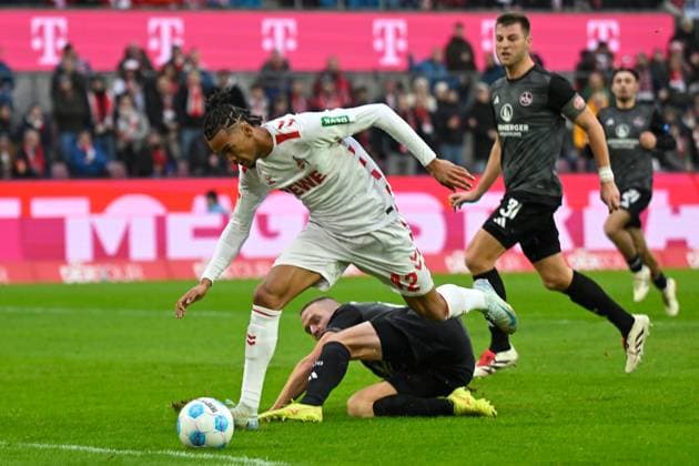 Koeln, Rheinenergiestadion, 15 12 24, GER, Herren, 2 Bundesliga, Saison 2024 2025, 1 FC Koeln 1 FC Nuernberg Bild v li im Zweikampf Damion DOWNS Koeln und Ondrej KARAFIAT Nuernberg DFL regulations prohibit any use of photographs as image sequences and or quasi video NRW Deutschland