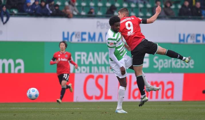 15 12 2024, xblx, Soccer 2 Bundesliga, Spvgg Greuther Fuerth Hannover 96 emspor, v l Gideon Jung SpVgg Greuther Fürth , Nicolo Tresoldi Hannover 96 DFL DFB REGULATIONS PROHIBIT ANY USE OF PHOTOGRAPHS as IMAGE SEQUENCES and or QUASI VIDEO Fuerth