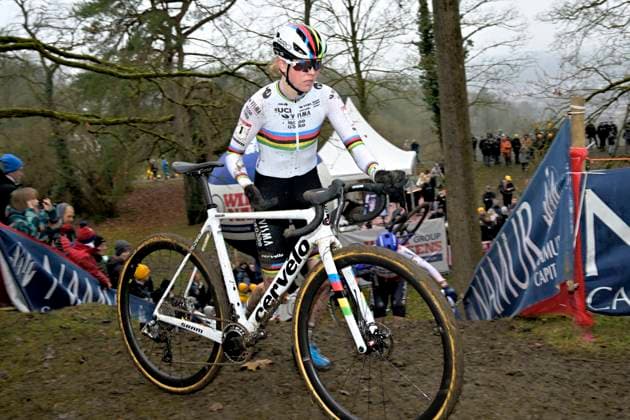 UCI Cyclocross World Cup series 2024-2025 in Namur NAMUR, BELGIUM - DECEMBER 15 : Van Empel Fem (NED) of Visma Lease A Bike during the 4th leg of the UCI Cyclocross World Cup series 2024-2025 in Namur, Belgium, 15 12 2024 Namur Belgium  Copyright: xSesx