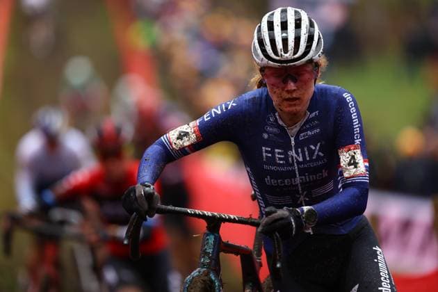 Dutch Puck Pieterse pictured in action during the women s elite race at the World Cup cyclocross cycling event in Namur, Belgium, stage 4 (out of 12) of the UCI World Cup cyclocross competition, Sunday 15 December 2024. DAVIDxPINTENS  x108334240x