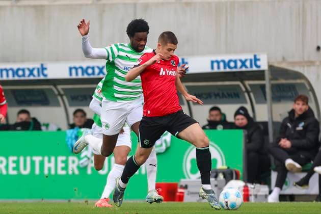 Gidoen Jung SpVgg Greuther Fuerth and Nicolo Tresoldi Hannover 96 battle for the ball, 2 Bundesliga, SpVgg Greuther Fuerth vs Hannover 96, Sportpark Ronhof Thomas Sommer, December 15, 2024 in Fuerth, Germany Photo by Marco Steinbrenner DeFodi Images Gidoen Jung SpVgg Greuther Fuerth and Nicolo Tresoldi Hannover 96 battle for the ball, 2 Bundesliga, SpVgg Greuther Fuerth vs Hannover 96, Sportpark Ronhof Thomas Sommer, December 15, 2024 in Fuerth, Germany Photo by Marco Steinbrenner DeFodi Images DFB DFL REGULATIONS PROHIBIT ANY USE OF PHOTOGRAPHS AS IMAGE SEQUENCES AND OR QUASI VIDEO Defodi 700 fuerth hannover 20241215 006 Defodi-700 DFB DFL REGULATIONS PROHIBIT ANY USE OF PHOTOGRAPHS AS IMAGE SEQUENCES AND OR QUASI-VIDEO.
