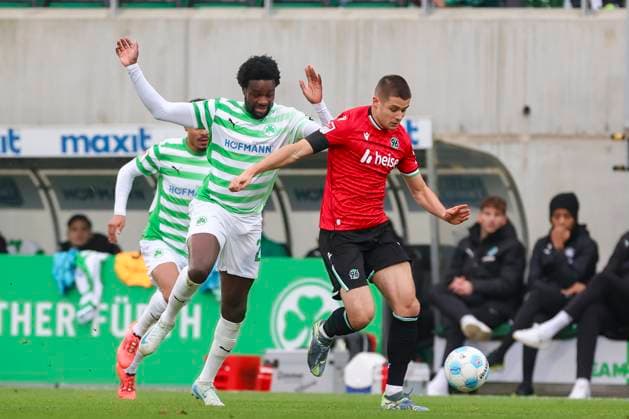 Gidoen Jung SpVgg Greuther Fuerth and Nicolo Tresoldi Hannover 96 battle for the ball, 2 Bundesliga, SpVgg Greuther Fuerth vs Hannover 96, Sportpark Ronhof Thomas Sommer, December 15, 2024 in Fuerth, Germany Photo by Marco Steinbrenner DeFodi Images Gidoen Jung SpVgg Greuther Fuerth and Nicolo Tresoldi Hannover 96 battle for the ball, 2 Bundesliga, SpVgg Greuther Fuerth vs Hannover 96, Sportpark Ronhof Thomas Sommer, December 15, 2024 in Fuerth, Germany Photo by Marco Steinbrenner DeFodi Images DFB DFL REGULATIONS PROHIBIT ANY USE OF PHOTOGRAPHS AS IMAGE SEQUENCES AND OR QUASI VIDEO Defodi 700 fuerth hannover 20241215 007 Defodi-700 DFB DFL REGULATIONS PROHIBIT ANY USE OF PHOTOGRAPHS AS IMAGE SEQUENCES AND OR QUASI-VIDEO.