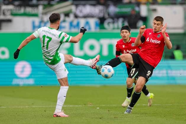 Niko Giesselmann SpVgg Greuther Fuerth and Nicolo Tresoldi Hannover 96 battle for the ball, 2 Bundesliga, SpVgg Greuther Fuerth vs Hannover 96, Sportpark Ronhof Thomas Sommer, December 15, 2024 in Fuerth, Germany Photo by Marco Steinbrenner DeFodi Images Niko Giesselmann SpVgg Greuther Fuerth and Nicolo Tresoldi Hannover 96 battle for the ball, 2 Bundesliga, SpVgg Greuther Fuerth vs Hannover 96, Sportpark Ronhof Thomas Sommer, December 15, 2024 in Fuerth, Germany Photo by Marco Steinbrenner DeFodi Images DFB DFL REGULATIONS PROHIBIT ANY USE OF PHOTOGRAPHS AS IMAGE SEQUENCES AND OR QUASI VIDEO Defodi 700 fuerth hannover 20241215 015 Defodi-700 DFB DFL REGULATIONS PROHIBIT ANY USE OF PHOTOGRAPHS AS IMAGE SEQUENCES AND OR QUASI-VIDEO.