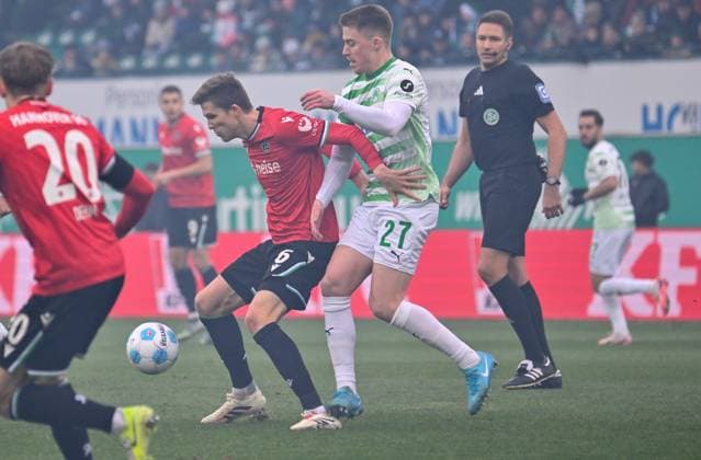 15 12 2024 Soccer season 2024 2025 2 Soccer Bundesliga 16 Matchday SpVgg Greuther Fürth Kleeblatt Hannover 96 Sportfoto Zink xwoxzix DFL regulations prohibit any use of photographs as image sequences and or quasi video only for editorial use Fabian Kunze 6, Hannover 96 H96 Gian Luca Gian Luca Itter 27, SpVgg Greuther Fürth