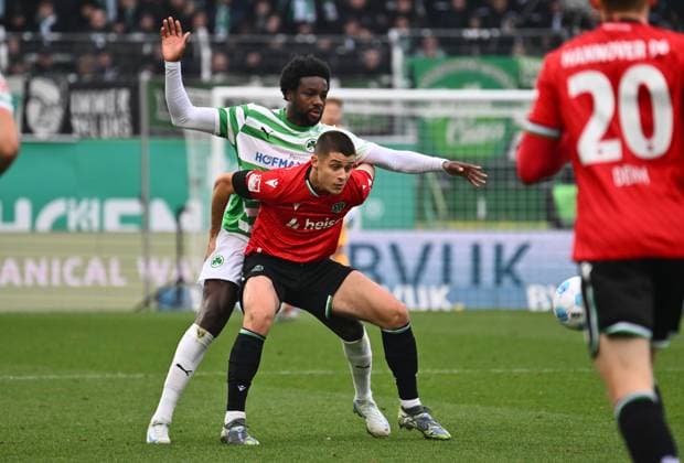 15 12 2024 Soccer Season 2024 2025 2 Soccer Bundesliga 16 Matchday SpVgg Greuther Fürth Kleeblatt Hannover 96 Sportfoto Zink xwoxzix DFL regulations prohibit any use of photographs as image sequences and or quasi video only for editorial use Gideon Jung 23, SpVgg Greuther Fürth Nicolo Tresoldi 9, Hannover 96 H96