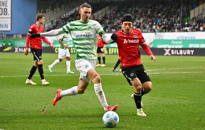 15 12 2024 Soccer Season 2024 2025 2 Soccer Bundesliga 16 Matchday SpVgg Greuther Fürth Kleeblatt Hannover 96 Sportfoto Zink xwoxzix DFL regulations prohibit any use of photographs as image sequences and or quasi video only for editorial use Branimir Hrgota 10, SpVgg Greuther Fürth Hyunju Lee 11, Hannover 96 H96