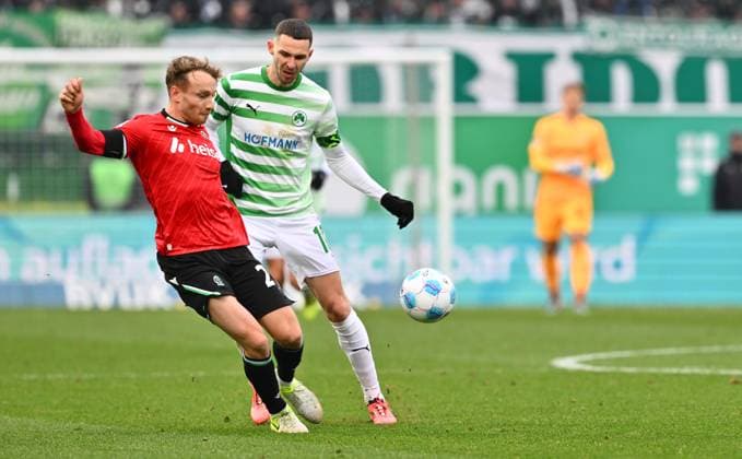 15 12 2024 Soccer Season 2024 2025 2 Soccer Bundesliga 16 Matchday SpVgg Greuther Fürth Kleeblatt Hannover 96 Sportfoto Zink xwoxzix DFL regulations prohibit any use of photographs as image sequences and or quasi video only for editorial use Jannik Dehm 20, Hannover 96 H96 Branimir Hrgota 10, SpVgg Greuther Fürth