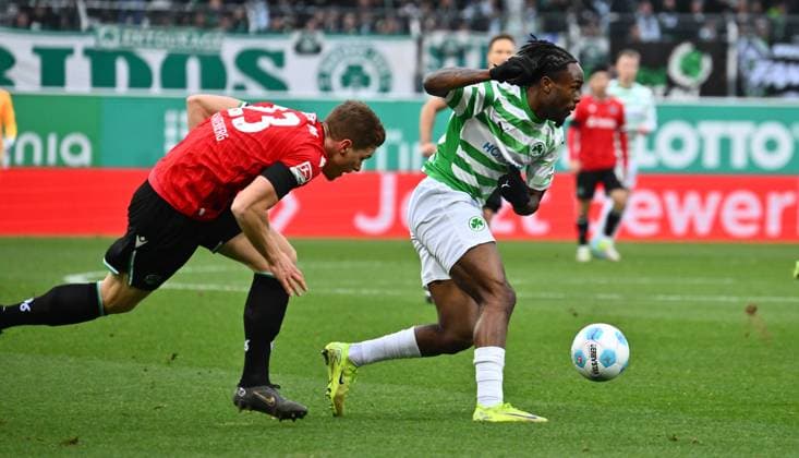 15 12 2024 Soccer Season 2024 2025 2 Soccer Bundesliga 16 Matchday SpVgg Greuther Fürth Kleeblatt Hannover 96 Sportfoto Zink xwoxzix DFL regulations prohibit any use of photographs as image sequences and or quasi video only for editorial use Marcel Halstenberg 23, Hannover 96 H96 Noel Futkeu 9, SpVgg Greuther Fürth