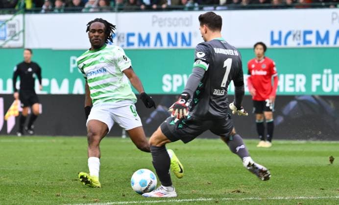 15 12 2024 Soccer Season 2024 2025 2 Soccer Bundesliga 16 Matchday SpVgg Greuther Fürth Kleeblatt Hannover 96 Sportfoto Zink xwoxzix DFL regulations prohibit any use of photographs as image sequences and or quasi video only for editorial use Noel Futkeu 9, SpVgg Greuther Fürth Ron Robert Zieler 1, Hannover 96 H96