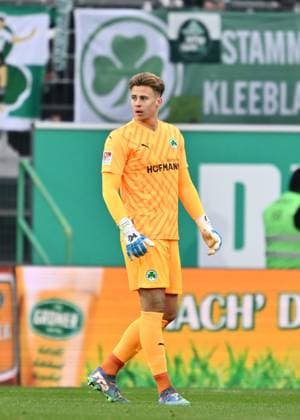 15 12 2024 Soccer Season 2024 2025 2 Soccer Bundesliga 16 Matchday SpVgg Greuther Fürth Kleeblatt Hannover 96 Sportfoto Zink xwoxzix DFL regulations prohibit any use of photographs as image sequences and or quasi video only for editorial use Moritz Schulze 42, SpVgg Greuther Fürth