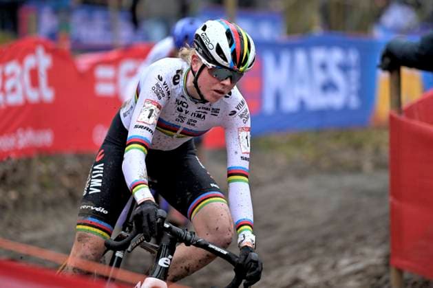 UCI Cyclocross World Cup series 2024-2025 in Namur NAMUR, BELGIUM - DECEMBER 15 : Van Empel Fem (NED) of Visma Lease A Bike during the 4th leg of the UCI Cyclocross World Cup series 2024-2025 in Namur, Belgium, 15 12 2024 Namur Belgium  Copyright: xSesx