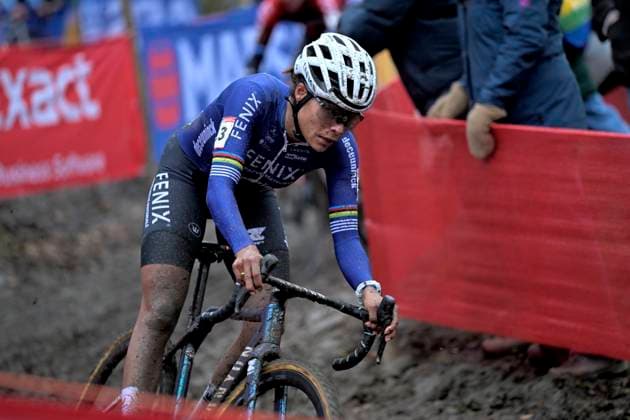 UCI Cyclocross World Cup series 2024-2025 in Namur NAMUR, BELGIUM - DECEMBER 15 : Alvarado Ceylin Del Carmen (NED) of Alpecin-Deceuninck during the 4th leg of the UCI Cyclocross World Cup series 2024-2025 in Namur, Belgium, 15 12 2024 Namur Belgium  Copyright: xSesx