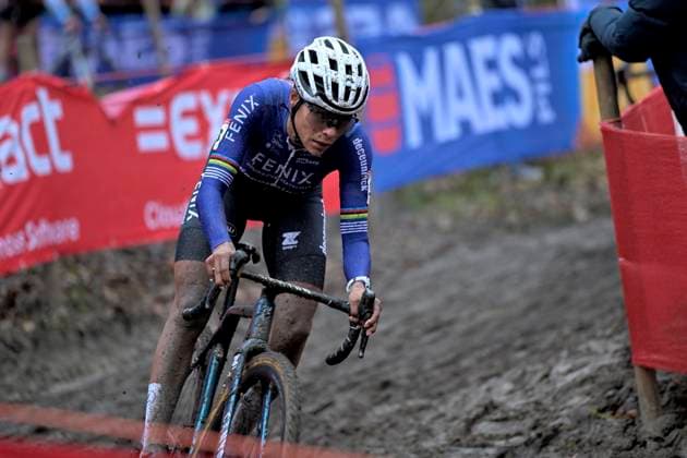 UCI Cyclocross World Cup series 2024-2025 in Namur NAMUR, BELGIUM - DECEMBER 15 : Alvarado Ceylin Del Carmen (NED) of Alpecin-Deceuninck during the 4th leg of the UCI Cyclocross World Cup series 2024-2025 in Namur, Belgium, 15 12 2024 Namur Belgium  Copyright: xSesx
