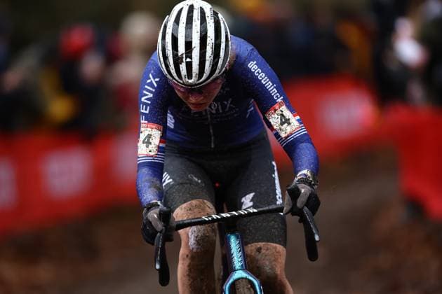 Dutch Puck Pieterse pictured in action during the women s elite race at the World Cup cyclocross cycling event in Namur, Belgium, stage 4 (out of 12) of the UCI World Cup cyclocross competition, Sunday 15 December 2024. DAVIDxPINTENS  x108334914x