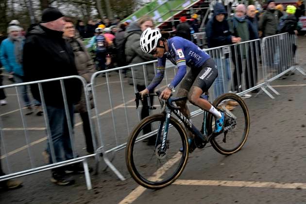 UCI Cyclocross World Cup series 2024-2025 in Namur NAMUR, BELGIUM - DECEMBER 15 : Alvarado Ceylin Del Carmen (NED) of Alpecin-Deceuninck during the 4th leg of the UCI Cyclocross World Cup series 2024-2025 in Namur, Belgium, 15 12 2024 Namur Belgium  Copyright: xSesx