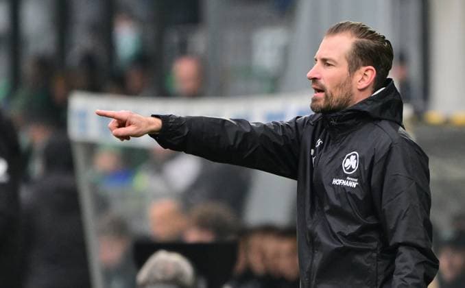 15 12 2024 Soccer Season 2024 2025 2 Soccer Bundesliga 16 Matchday SpVgg Greuther Fürth Kleeblatt Hannover 96 Sportfoto Zink MeZi xmexzix DFL regulations prohibit any use of photographs as image sequences and or quasi video only for editorial use Jan Siewert Trainer SpVgg Greuther Fürth