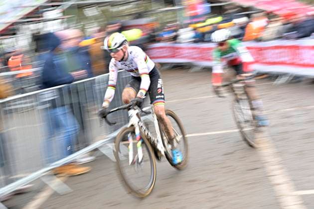UCI Cyclocross World Cup series 2024-2025 in Namur NAMUR, BELGIUM - DECEMBER 15 : Van Empel Fem (NED) of Visma Lease A Bike during the 4th leg of the UCI Cyclocross World Cup series 2024-2025 in Namur, Belgium, 15 12 2024 Namur Belgium  Copyright: xSesx
