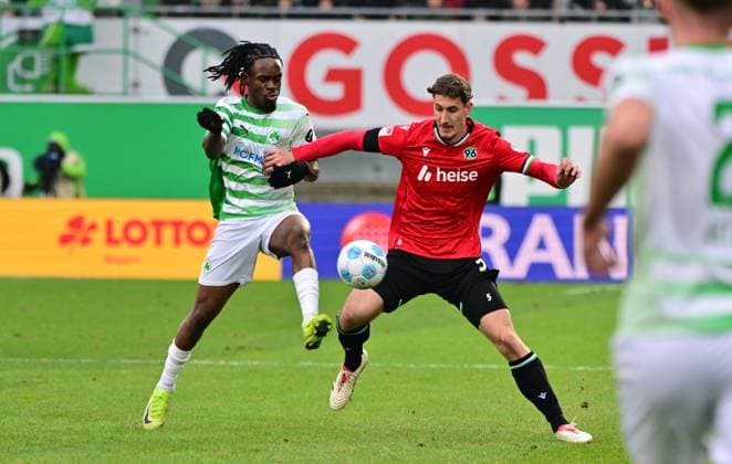 15 12 2024 Soccer season 2024 2025 2 Soccer Bundesliga 16 Matchday SpVgg Greuther Fürth Kleeblatt Hannover 96 Sportfoto Zink MeZi xmexzix DFL regulations prohibit any use of photographs as image sequences and or quasi video only for editorial use Noel Futkeu 9, SpVgg Greuther Fürth Phil Neumann 5, Hannover 96 H96, rechts