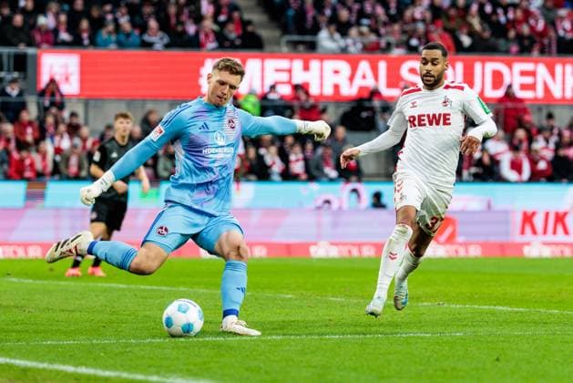 2 Soccer Bundesliga 1 FC Köln 1 FC Nürnberg 15 12 2024 Jan Reichert 1 FC Nürnberg, 1 shoots, Linton Maina 1 FC Köln, 37 2 Soccer Bundesliga 1 FC Köln 1 FC Nürnberg, Cologne, Rheinenergiestadion on 15 12 2024 DFL REGULATIONS PROHIBIT ANY USE OF PHOTOGRAPHS AS IMAGE SEQUENCES AND OR QUASI VIDEO Copyright: xBEAUTIFULxSPORTS Wunderlx
