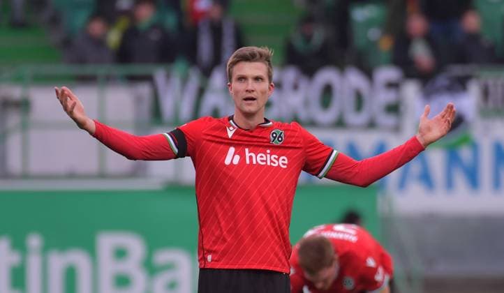 15 12 2024, xblx, Soccer 2 Bundesliga, Spvgg Greuther Fuerth Hannover 96 emspor, v l Fabian Kunze Hannover 96 DFL DFB REGULATIONS PROHIBIT ANY USE OF PHOTOGRAPHS as IMAGE SEQUENCES and or QUASI VIDEO Fuerth