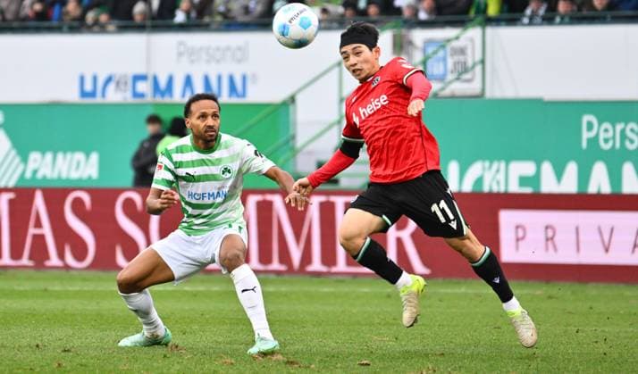 15 12 2024 Soccer Season 2024 2025 2 Soccer Bundesliga 16 Matchday SpVgg Greuther Fürth Kleeblatt Hannover 96 Sportfoto Zink xwoxzix DFL regulations prohibit any use of photographs as image sequences and or quasi video only for editorial use Julian Green 37, SpVgg Greuther Fürth Hyunju Lee 11, Hannover 96 H96