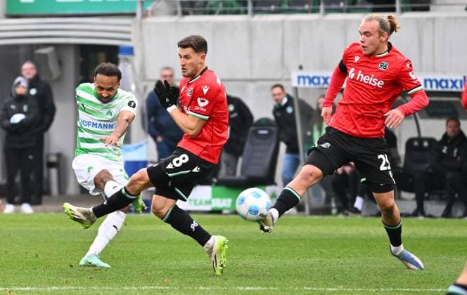 15 12 2024 Soccer Season 2024 2025 2 Soccer Bundesliga 16 Matchday SpVgg Greuther Fürth Kleeblatt Hannover 96 Sportfoto Zink xwoxzix DFL regulations prohibit any use of photographs as image sequences and or quasi video only for editorial use Julian Green 37, SpVgg Greuther Fürth Enzo Leopold 8, Hannover 96 H96 Lars Gindorf 25, Hannover 96 H96