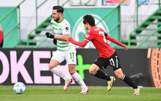 15 12 2024 Soccer Season 2024 2025 2 Soccer Bundesliga 16 Matchday SpVgg Greuther Fürth Kleeblatt Hannover 96 Sportfoto Zink xwoxzix DFL regulations prohibit any use of photographs as image sequences and or quasi video only for editorial use Niko Gießelmann Giesselmann 17, SpVgg Greuther Fürth Sei Muroya 21, Hannover 96 H96