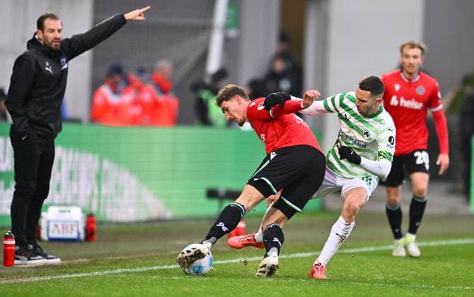 15 12 2024 Soccer Season 2024 2025 2 Soccer Bundesliga 16 Matchday SpVgg Greuther Fürth Kleeblatt Hannover 96 Sportfoto Zink xwoxzix DFL regulations prohibit any use of photographs as image sequences and or quasi video only for editorial use ^Phil Neumann 5, Hannover 96 H96 Branimir Hrgota 10, SpVgg Greuther Fürth