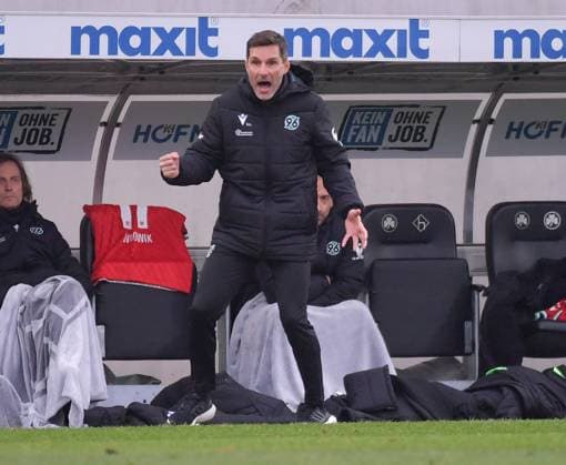 15 12 2024, xblx, Fußball 2 Bundesliga, Spvgg Greuther Fuerth Hannover 96 emspor, v l Trainer Stefan Leitl Coach Hannover 96 DFL DFB REGULATIONS PROHIBIT ANY USE OF PHOTOGRAPHS as IMAGE SEQUENCES and or QUASI VIDEO Fuerth