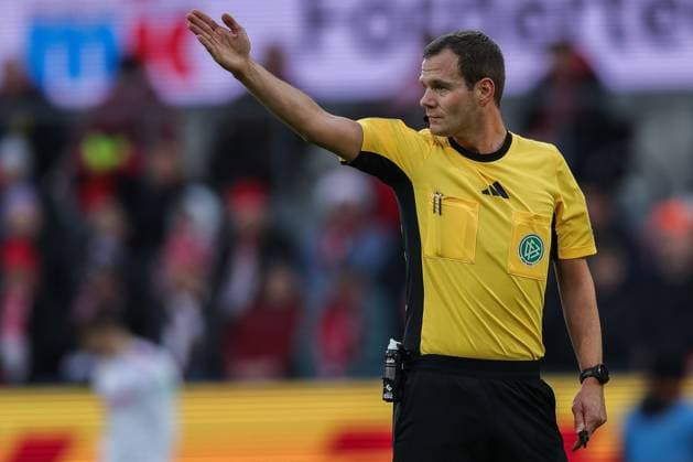 Soccer 2 Bundesliga 16 Matchday 1 FC Köln 1 FC Nürnberg on 15 12 2024 at RheinEnergieStadion in Cologne Referee Dr Robin Braun Wuppertal DFL regulations prohibit any use of photographs as image sequences and or quasi video xJRx
