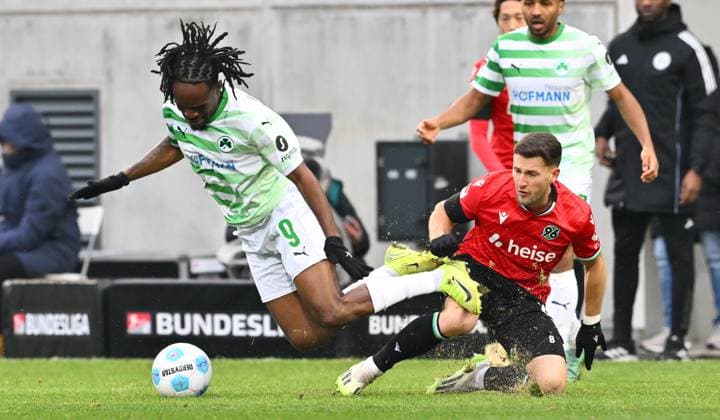 15 12 2024 Soccer Season 2024 2025 2 Soccer Bundesliga 16 Matchday SpVgg Greuther Fürth Kleeblatt Hannover 96 Sportfoto Zink xwoxzix DFL regulations prohibit any use of photographs as image sequences and or quasi video only for editorial use Noel Futkeu 9, SpVgg Greuther Fürth Enzo Leopold 8, Hannover 96 H96